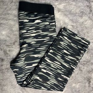 Nike Pro Camo Cropped Leggings